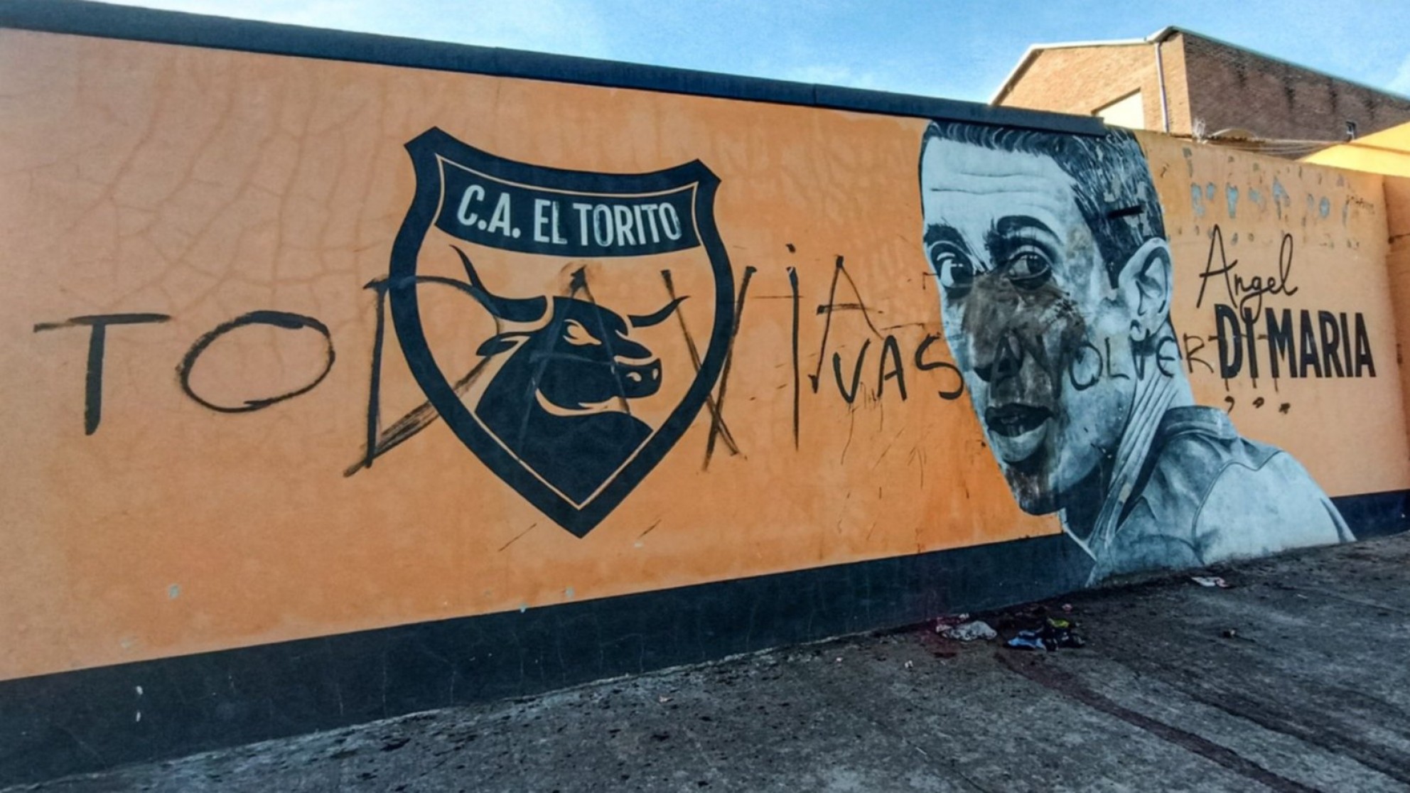 Triste y repudiable: en Rosario vandalizaron el mural en homenaje a Di María